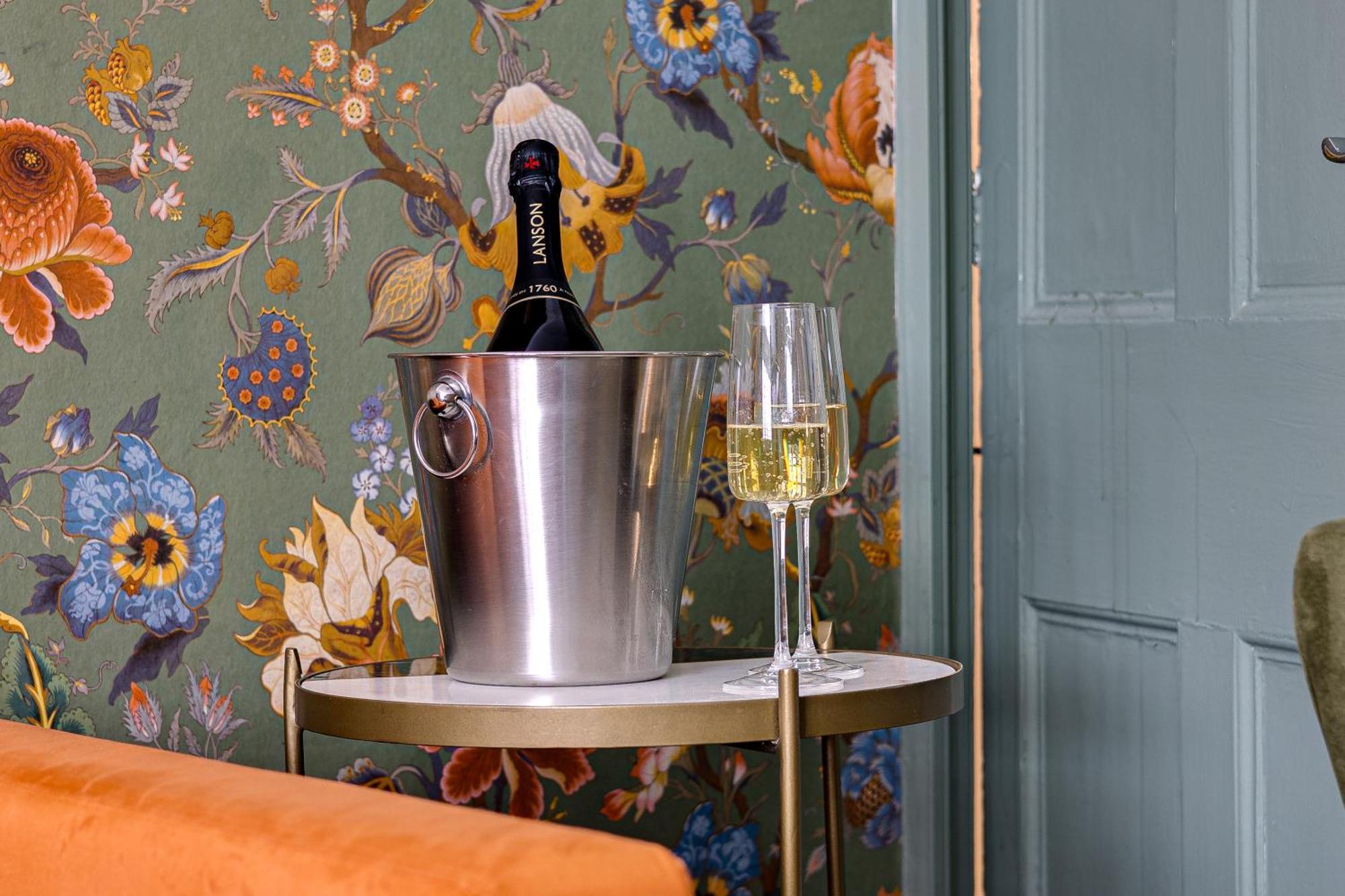 Insta-Worthy Loft On Historic Chester Rows, Sleeps 4 & Free Parking Exterior photo
