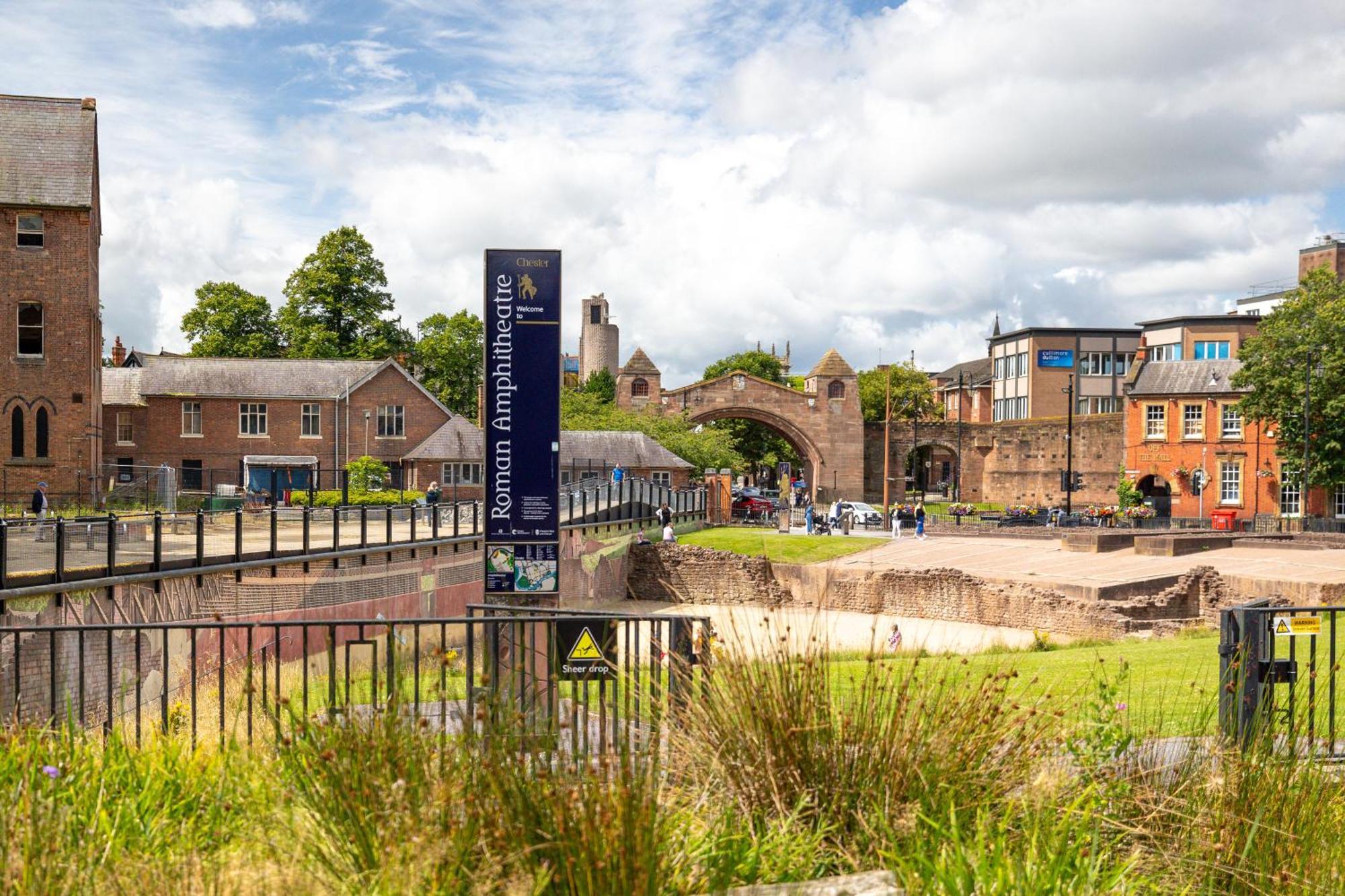 Insta-Worthy Loft On Historic Chester Rows, Sleeps 4 & Free Parking Apartment Exterior photo