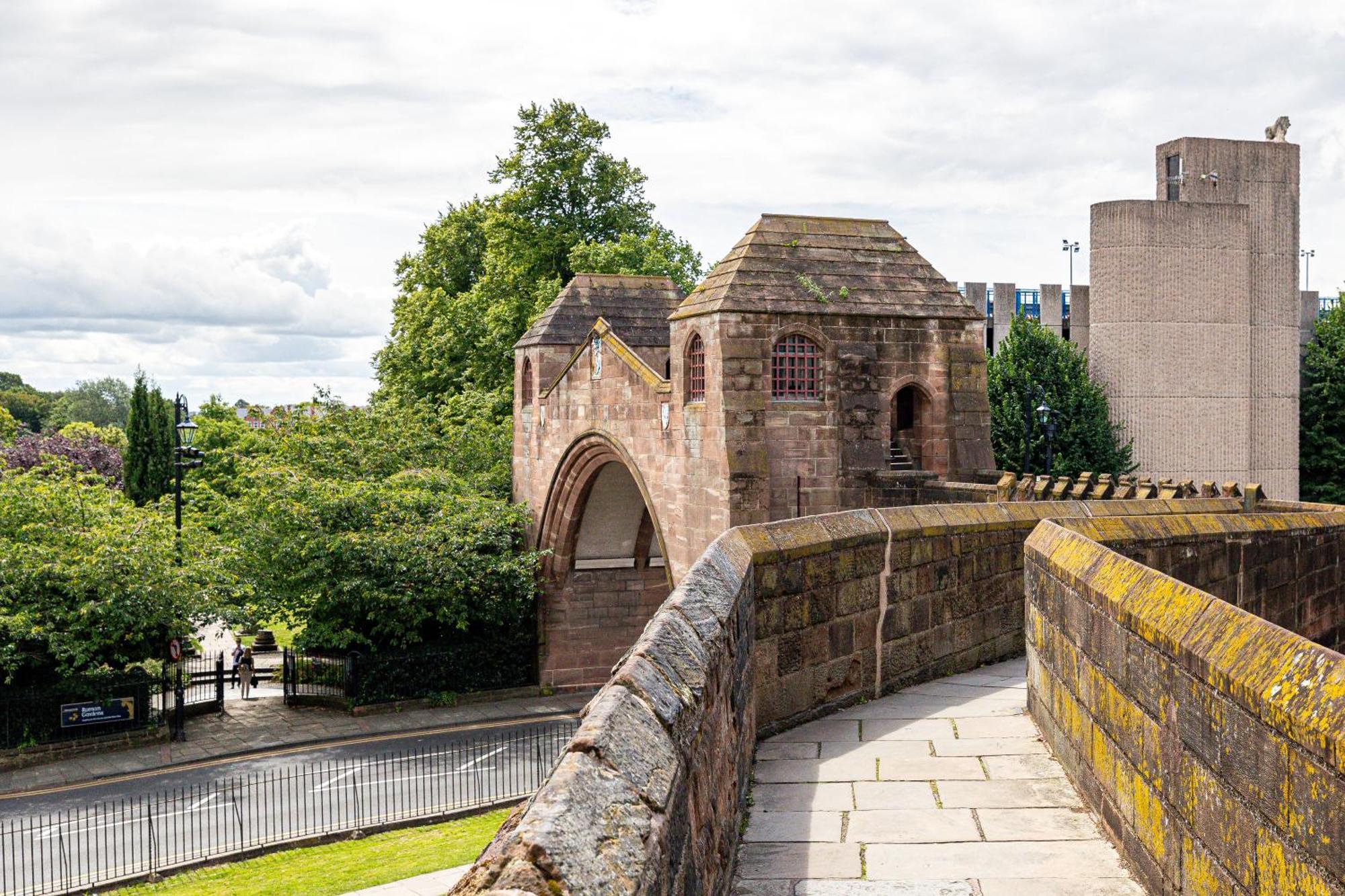 Insta-Worthy Loft On Historic Chester Rows, Sleeps 4 & Free Parking Apartment Exterior photo