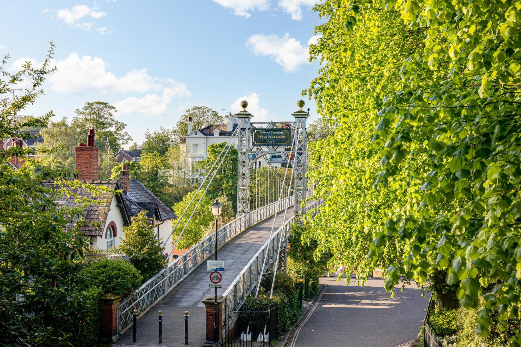 Insta-Worthy Loft On Historic Chester Rows, Sleeps 4 & Free Parking Apartment Exterior photo